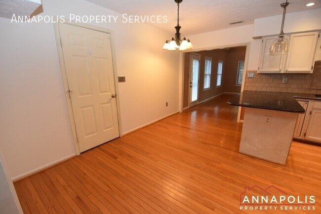 Building Photo - 714 Old Love Point Rd