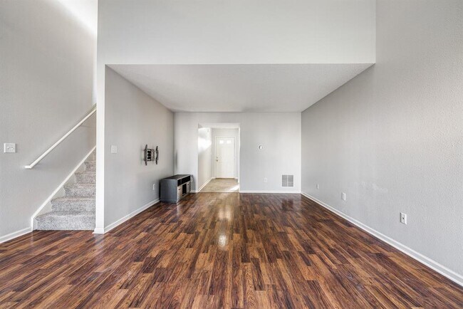 Building Photo - 15439 Ten Point Dr