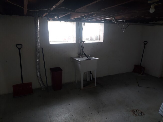 Foto del edificio - 143 S Spring Ave