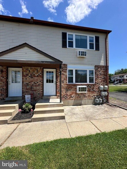 Foto principal - 8 Aston Ct