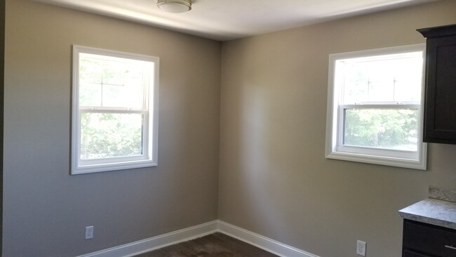 Building Photo - 405 Norwood Dr