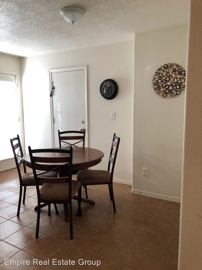 Foto del edificio - 2311 N Juniper Ln