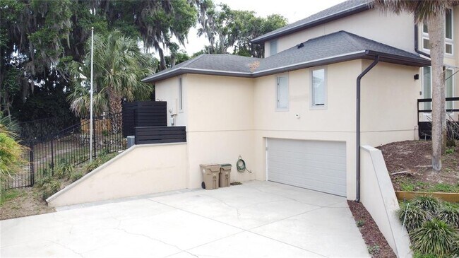 Foto del edificio - 6846 Lake View Dr