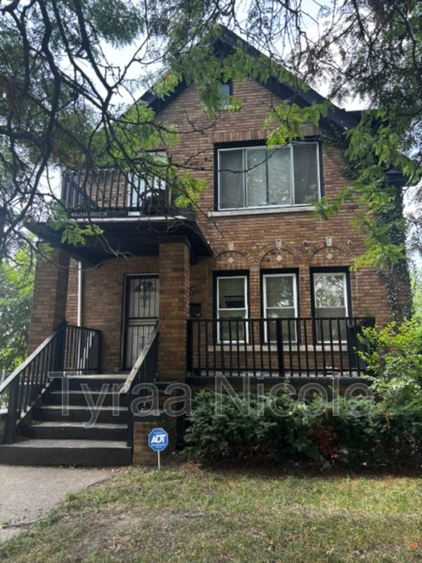 Building Photo - 15327 Snowden St