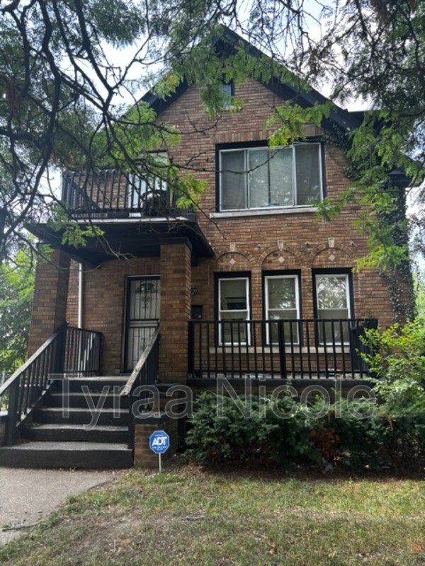 Foto del edificio - 15327 Snowden St