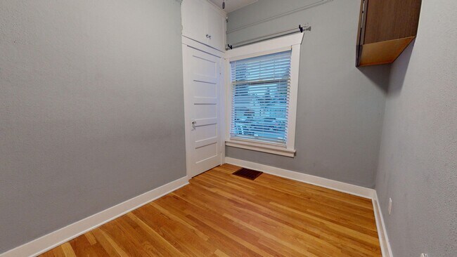 Foto del edificio - Excellent Location, Large Four Bedroom Bremerton House for Rent! Available Now!