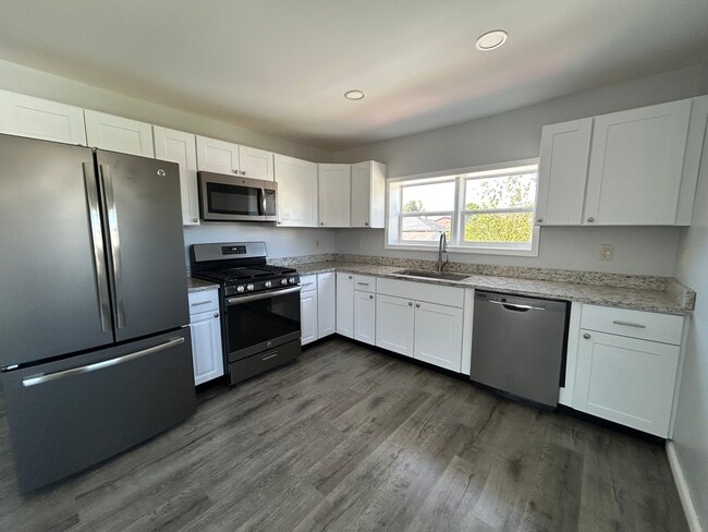 Building Photo - 2754 5th St