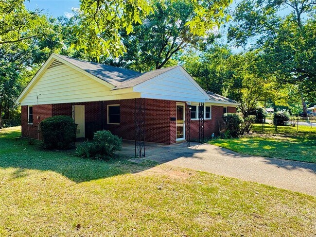 Foto del edificio - 929 Parkwood Dr