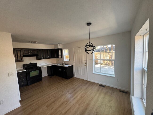 Building Photo - Charming 3BR House in Aurora