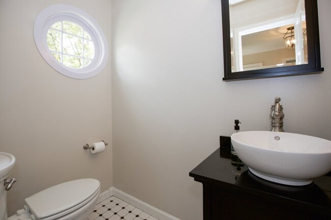 Building Photo - Stunning home in Weymouth Woods Southern P...