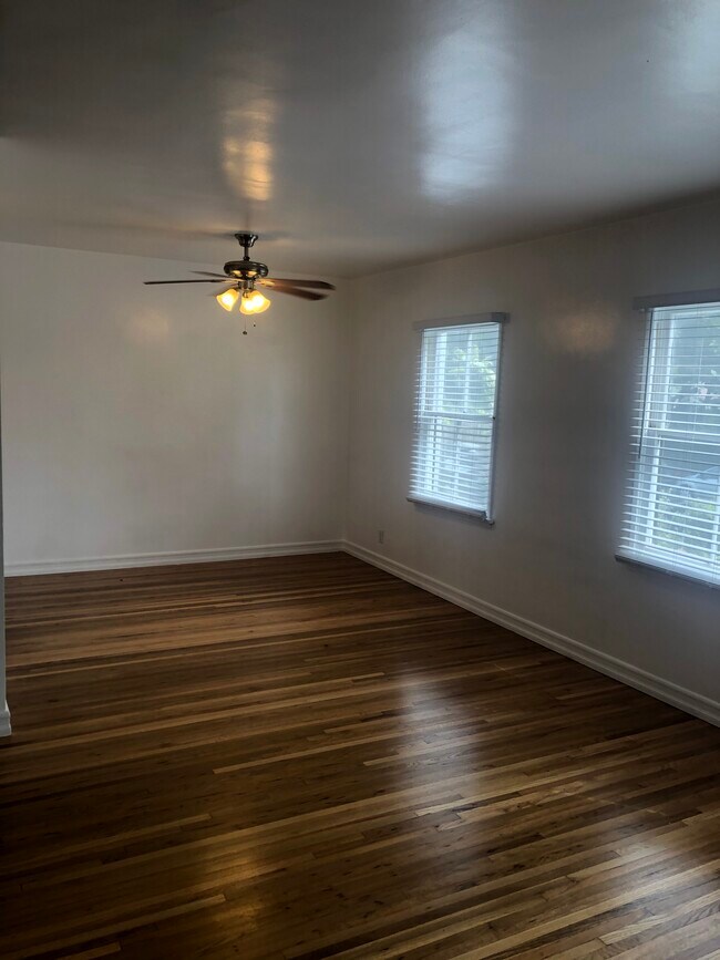 Dining room - 3131 Arizona Ave