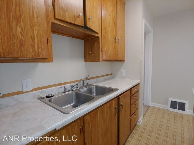 Building Photo - 4 br, 1 bath House - 58 Maplewood