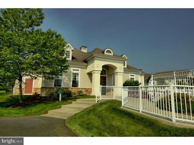 Building Photo - 241 Brinley Dr