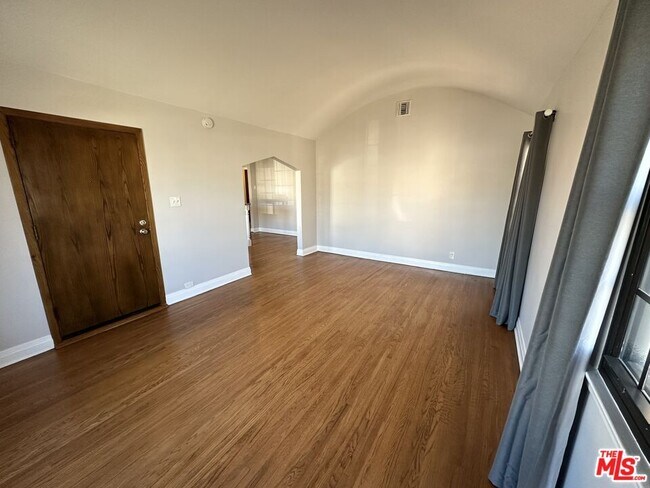 Building Photo - 2124 W 84th Pl