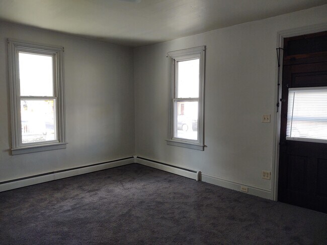 Living Room - 336 E Derry Rd