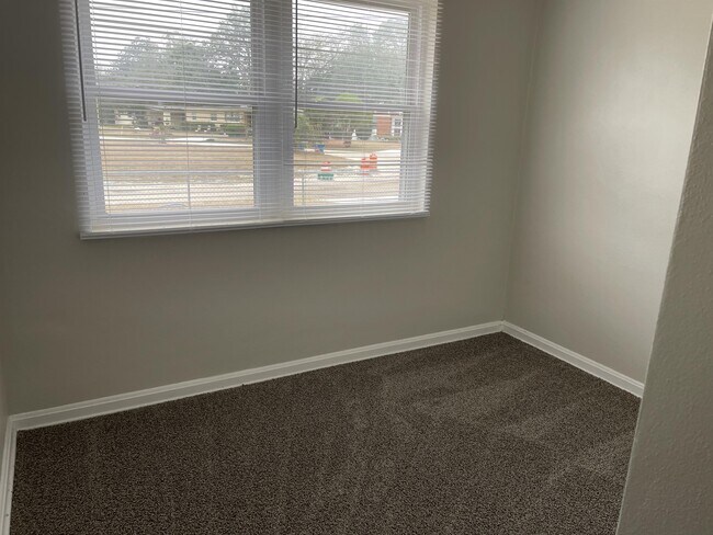 Foto del edificio - 2185 Leger Cir