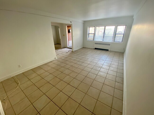 Building Photo - 11 Quinby Ave
