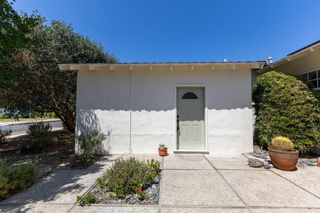 Building Photo - 7246 Hatillo Ave