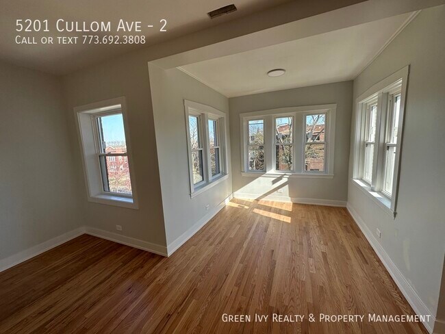 Building Photo - Remodeled, Tree-lined Street, 3 Bed/2 Bath...