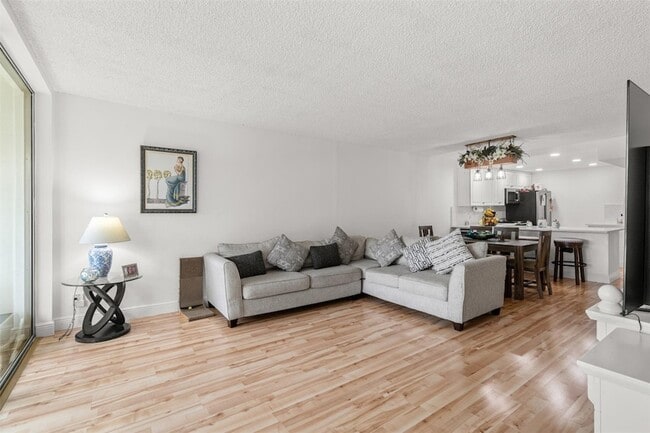 Building Photo - 3080 N Course Dr