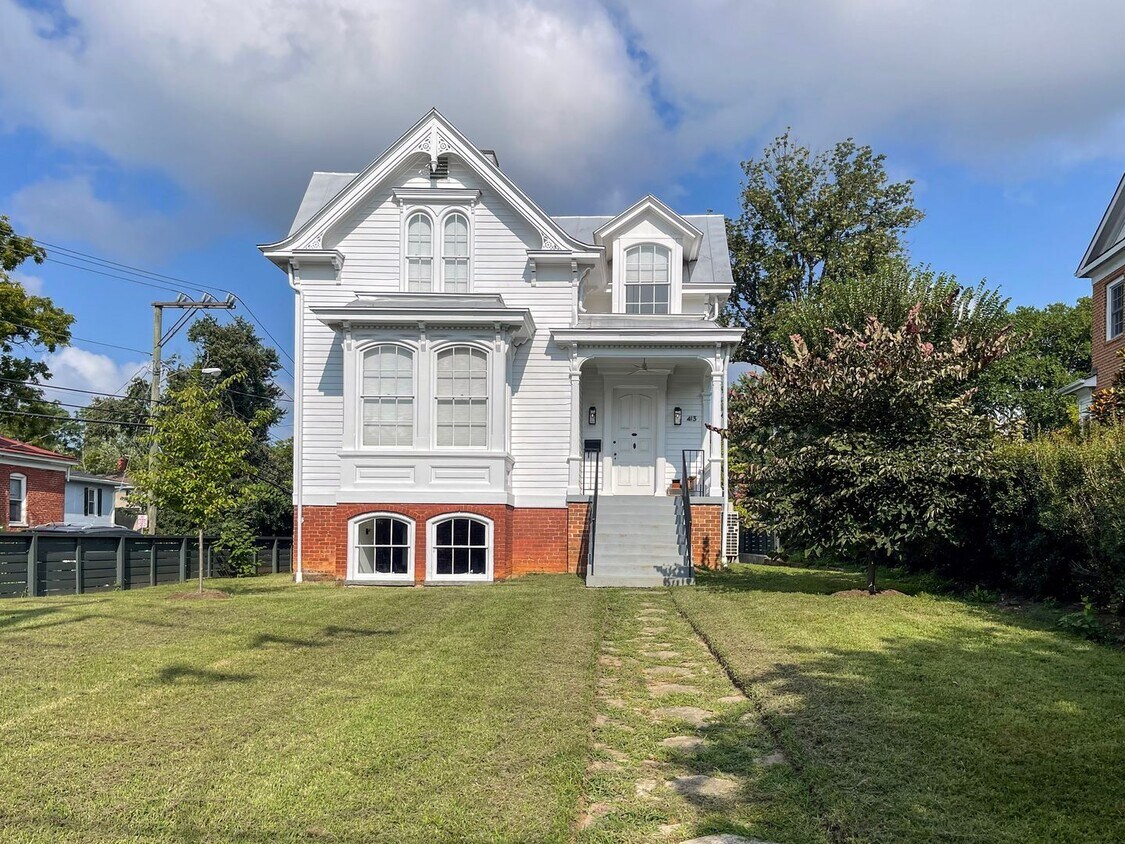 Primary Photo - 413 Ridge St