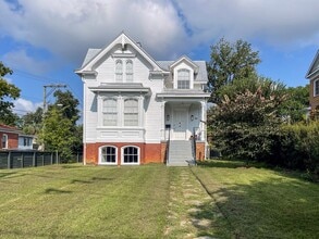 Building Photo - 413 Ridge St