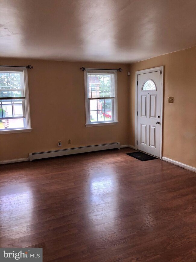 Foto del edificio - 1242 Harding Dr