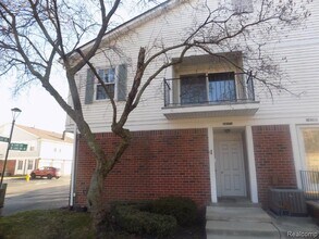 Building Photo - 26070 N Lake Dr