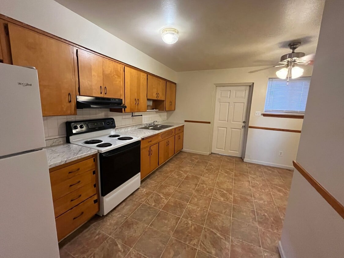 Primary Photo - 410 W Mather St