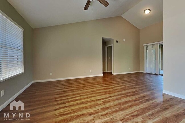Building Photo - 818 E Piute Ave
