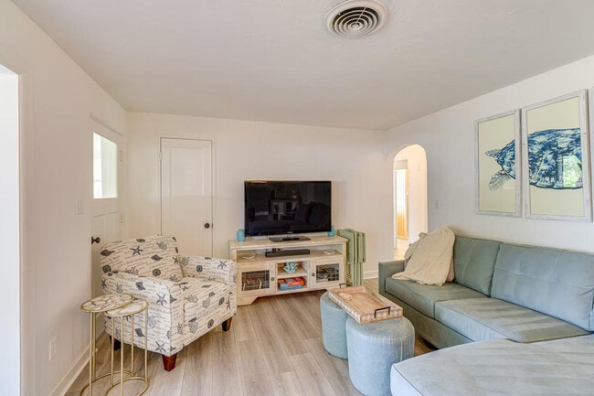 Building Photo - 2042 37th Ave