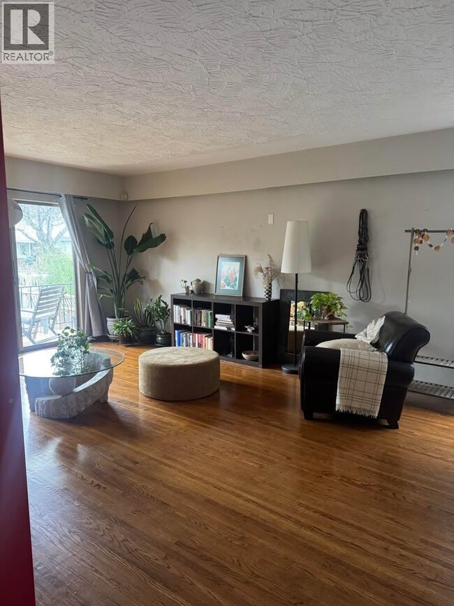 Building Photo - 1203 E 13th Ave