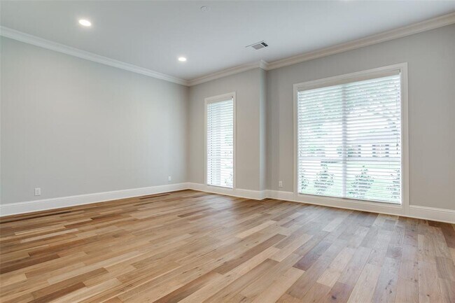 Building Photo - 6632 Del Norte Ln