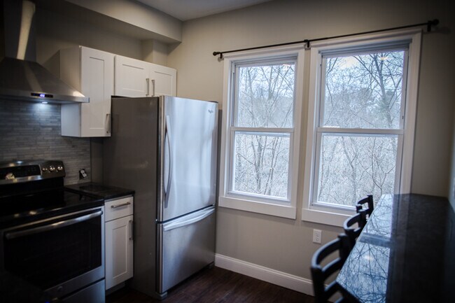 Kitchen - 112 Ferris Place