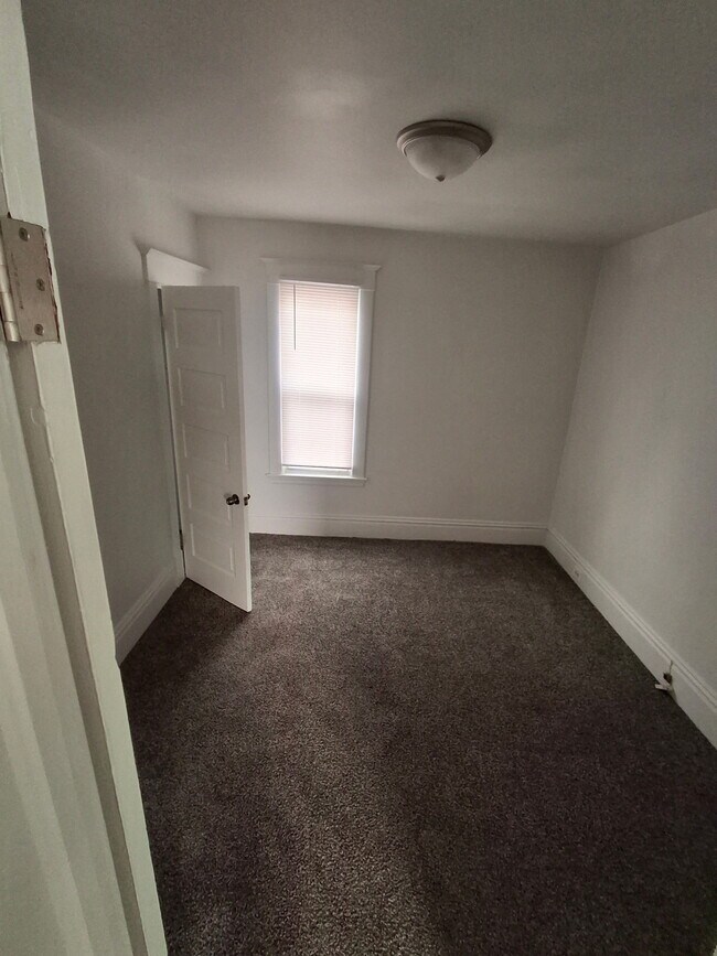 Foto del edificio - 531 Eastern Ave NE