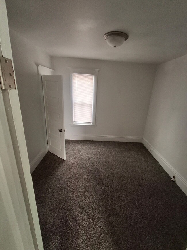 Building Photo - 531 Eastern Ave NE