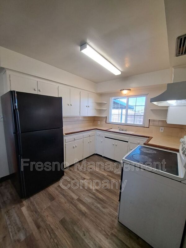 Building Photo - 4463 E Simpson Ave