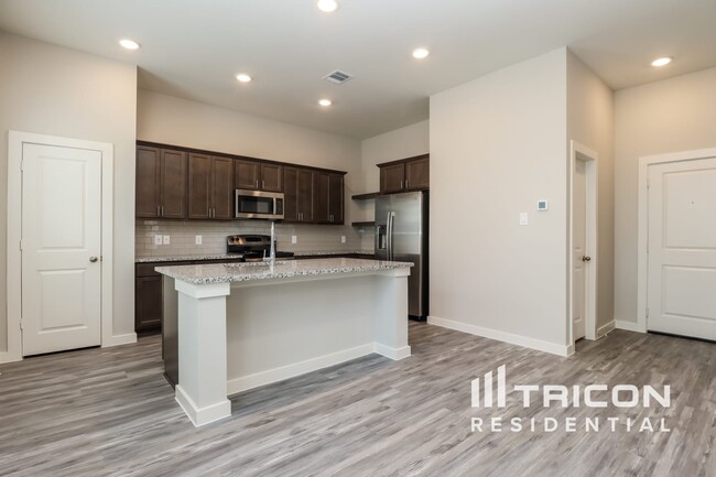 Building Photo - 9835 Willow Creek Commerce Dr