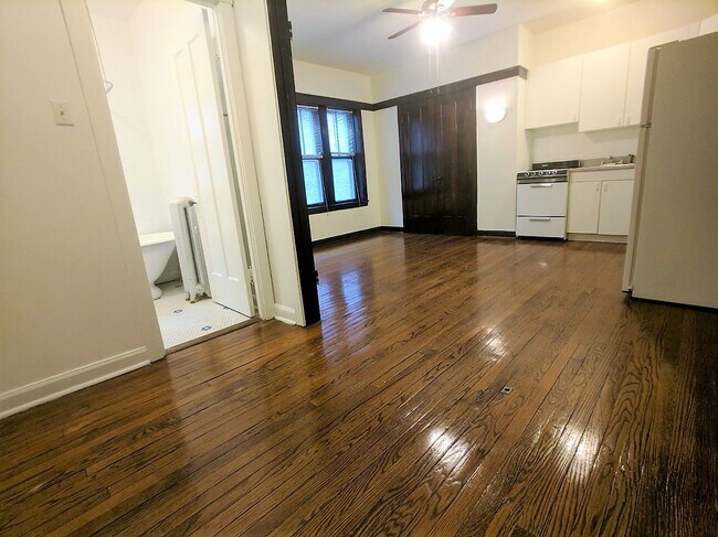 Foto del edificio - 816 W Waveland