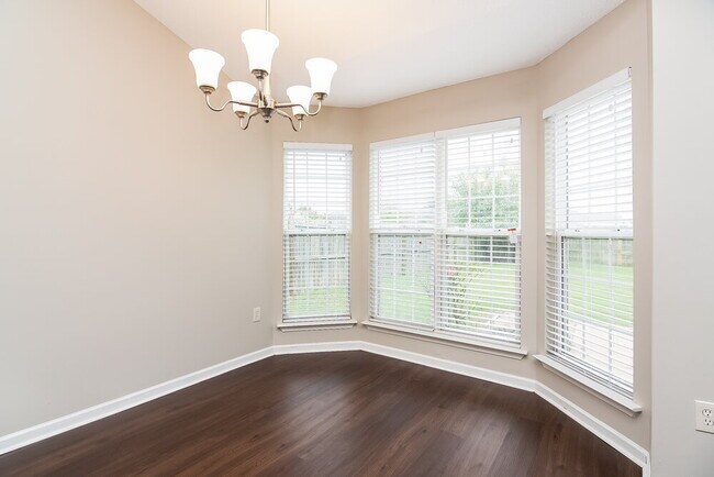 Foto del edificio - 1813 Cherry Creek Dr
