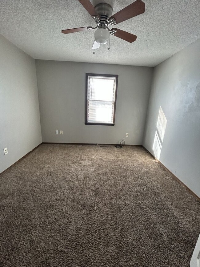 Building Photo - Beautiful 3bd/1ba House - Nice Back Deck!