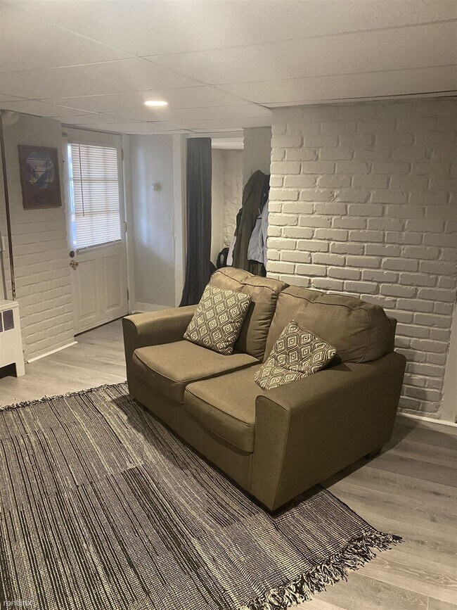 Building Photo - 1 br, 1 bath Apartment - 109 S Huron St Apt 4