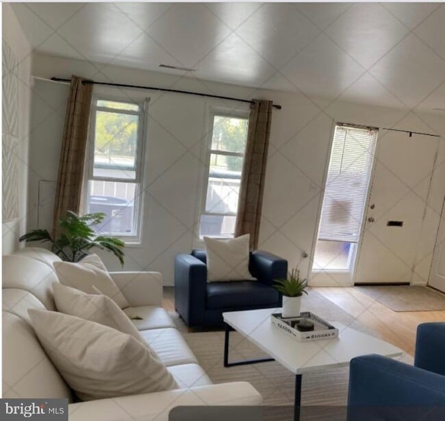 Foto del edificio - 9692 Brassie Way