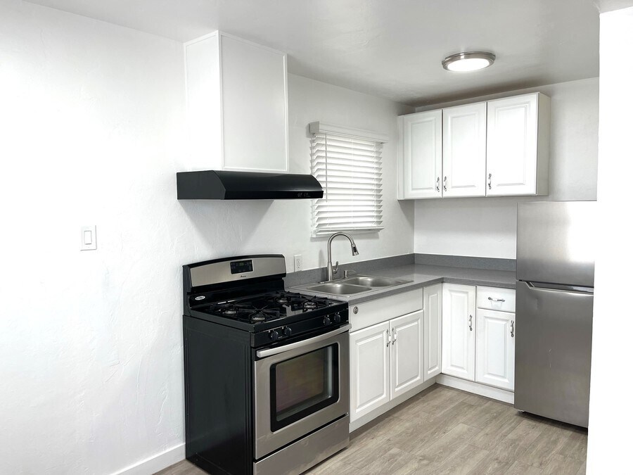 319 S Maple St Unit A, Escondido, CA 92025 Room for Rent in Escondido