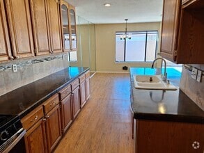 Building Photo - 27535 Lakeview Dr