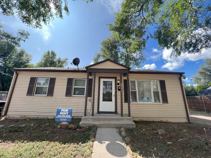 Foto principal - Spacious 3 bedroom with backyard