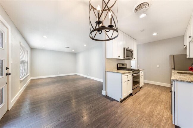 Foto del edificio - 1423 Braes Ridge Dr