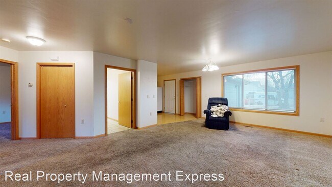 Foto del edificio - 2 br, 1 bath House - 5200 S Baneberry Avenue
