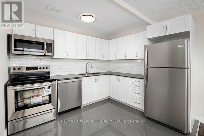 Photo du bâtiment - 3101 Eglinton Ave E