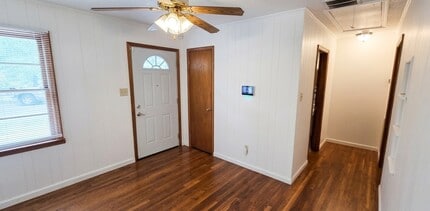 Building Photo - 389 Collins Rd
